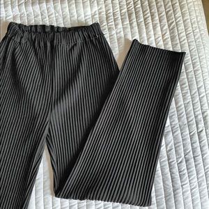 Zara | Black Sunburst Pleat Pants | Size: Small